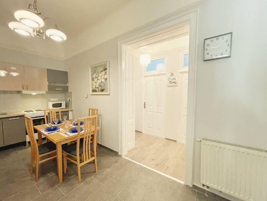 Y Station Private Apartment