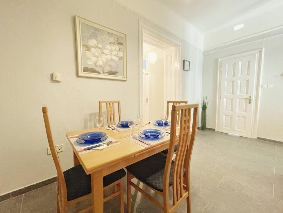 Y Station Private Apartment *