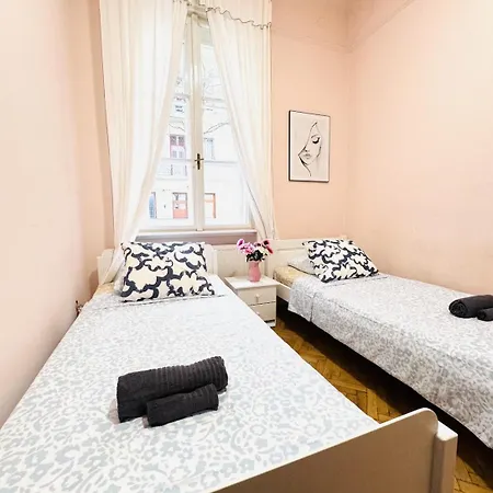 Y Central Station Private Rooms Budapest Exterior foto