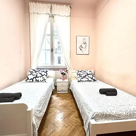 Y Central Station Private Rooms Budapest Exterior foto
